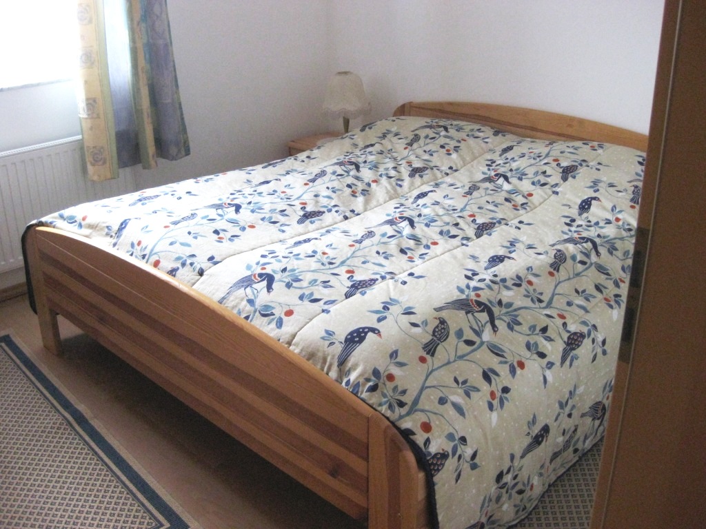 Schlafzimmer 1